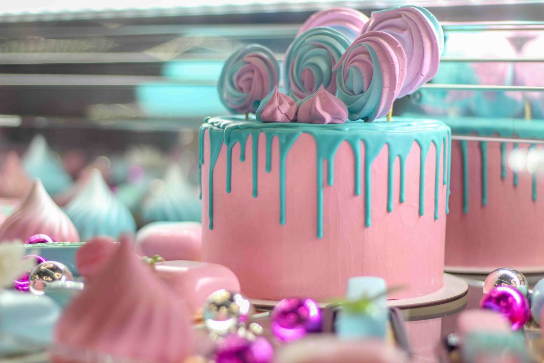 What Impacts the Price of a Customized Cake: